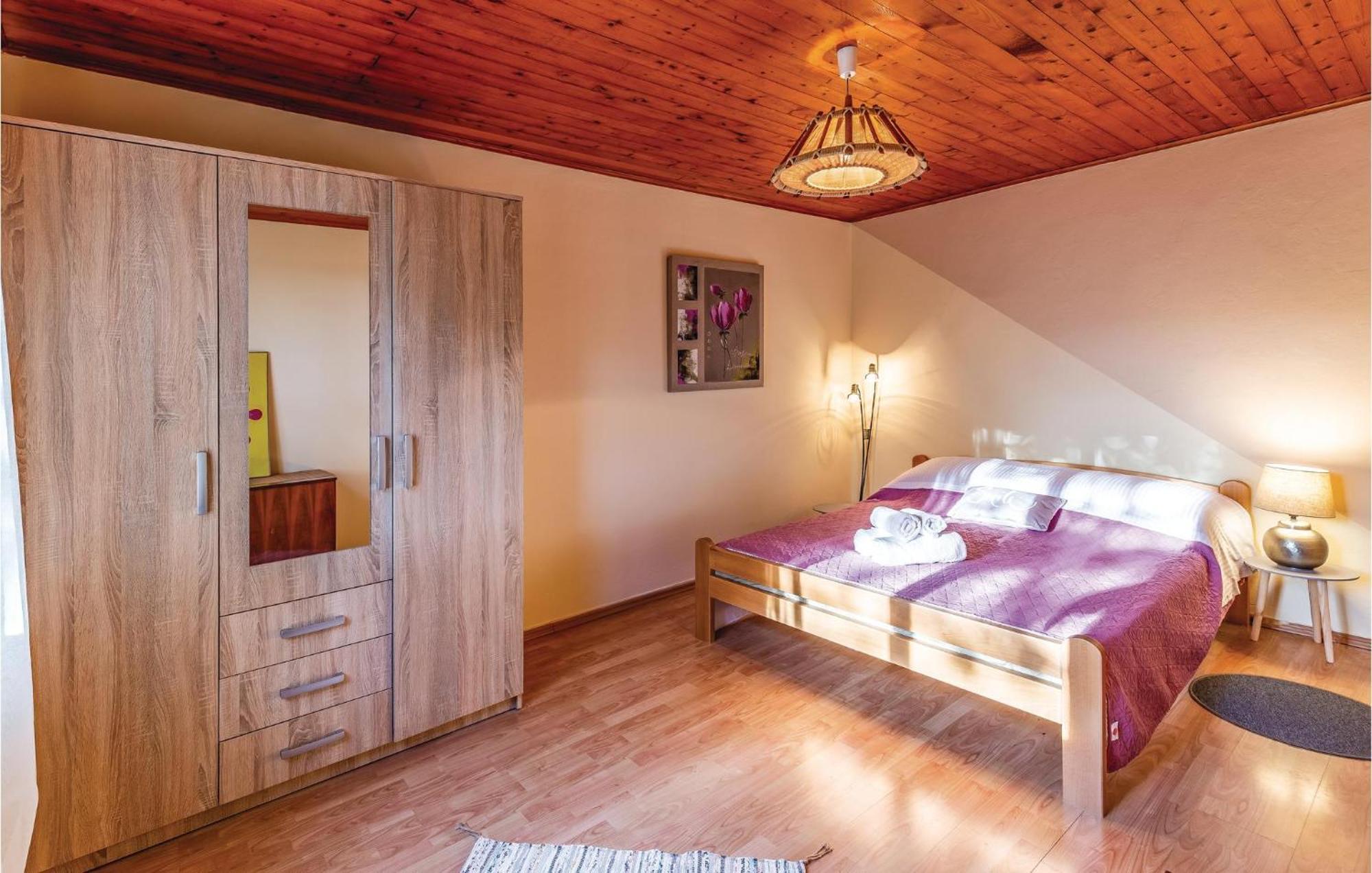 1 Bedroom Pet Friendly Home In Šišan エクステリア 写真