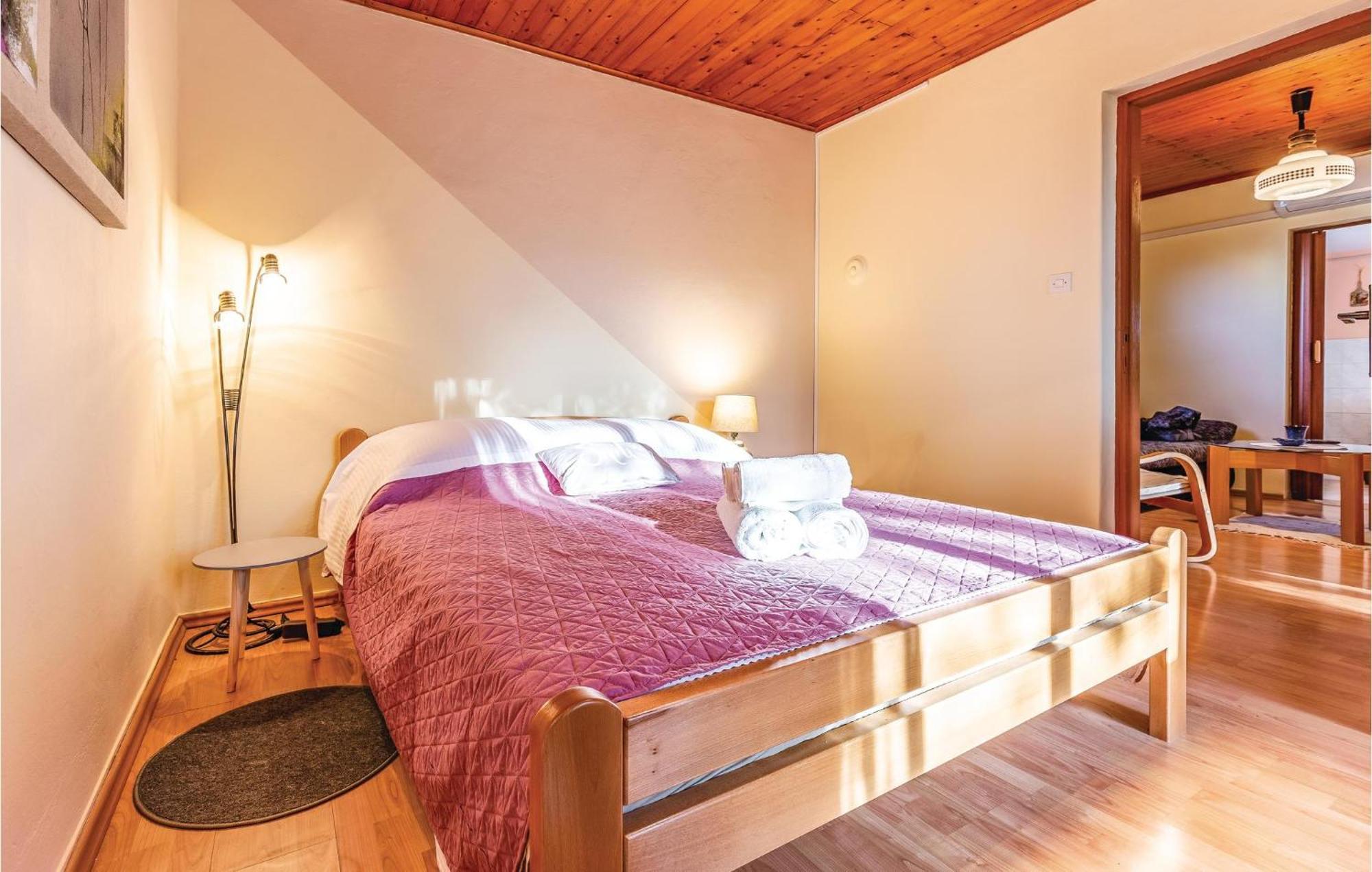 1 Bedroom Pet Friendly Home In Šišan エクステリア 写真