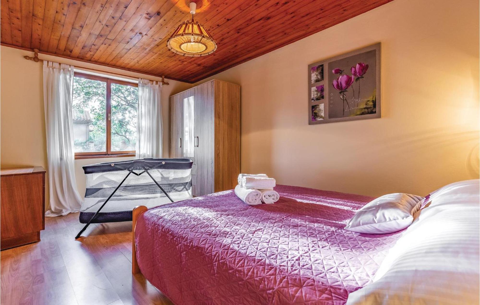 1 Bedroom Pet Friendly Home In Šišan エクステリア 写真