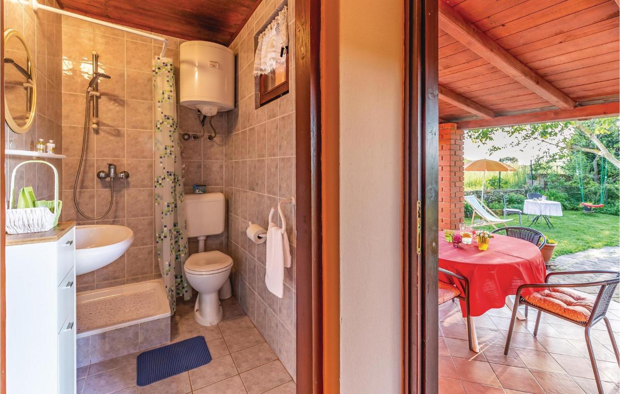 1 Bedroom Pet Friendly Home In Šišan エクステリア 写真