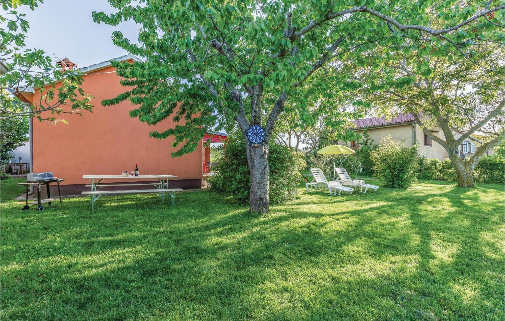 1 Bedroom Pet Friendly Home In Šišan エクステリア 写真