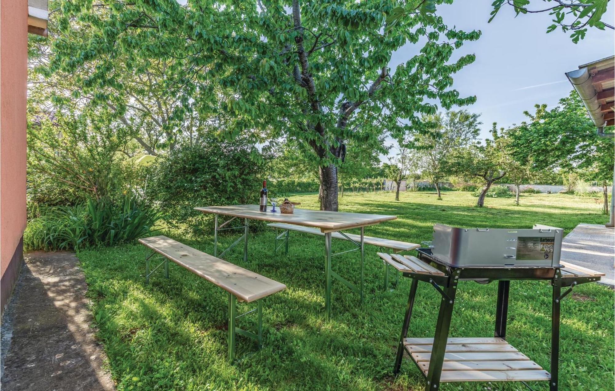 1 Bedroom Pet Friendly Home In Šišan エクステリア 写真